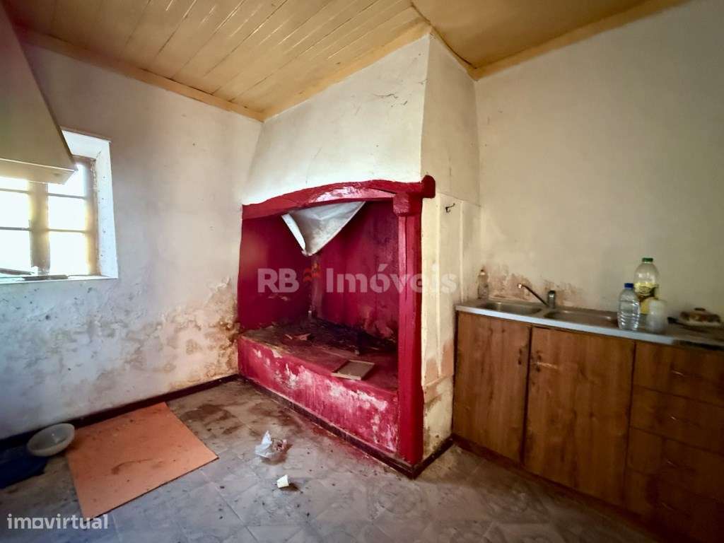 Moradia T3 p/ Recuperar em Pena - Chancelaria, Torres Novas-11