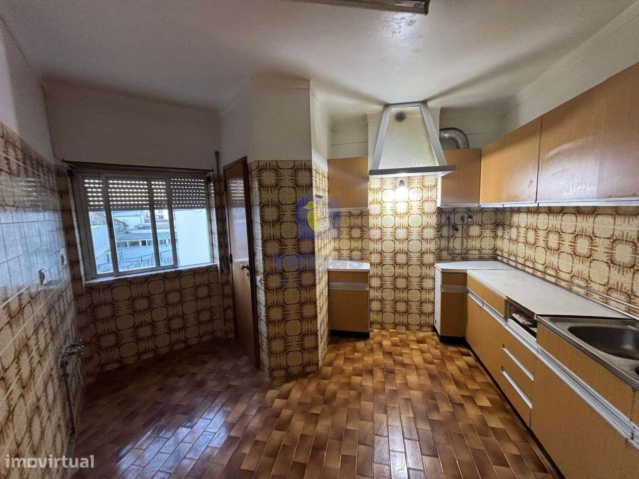 Apartamento T3, ao nível do segundo andar para venda no Centro da Cida - Grande imagem: 2/15