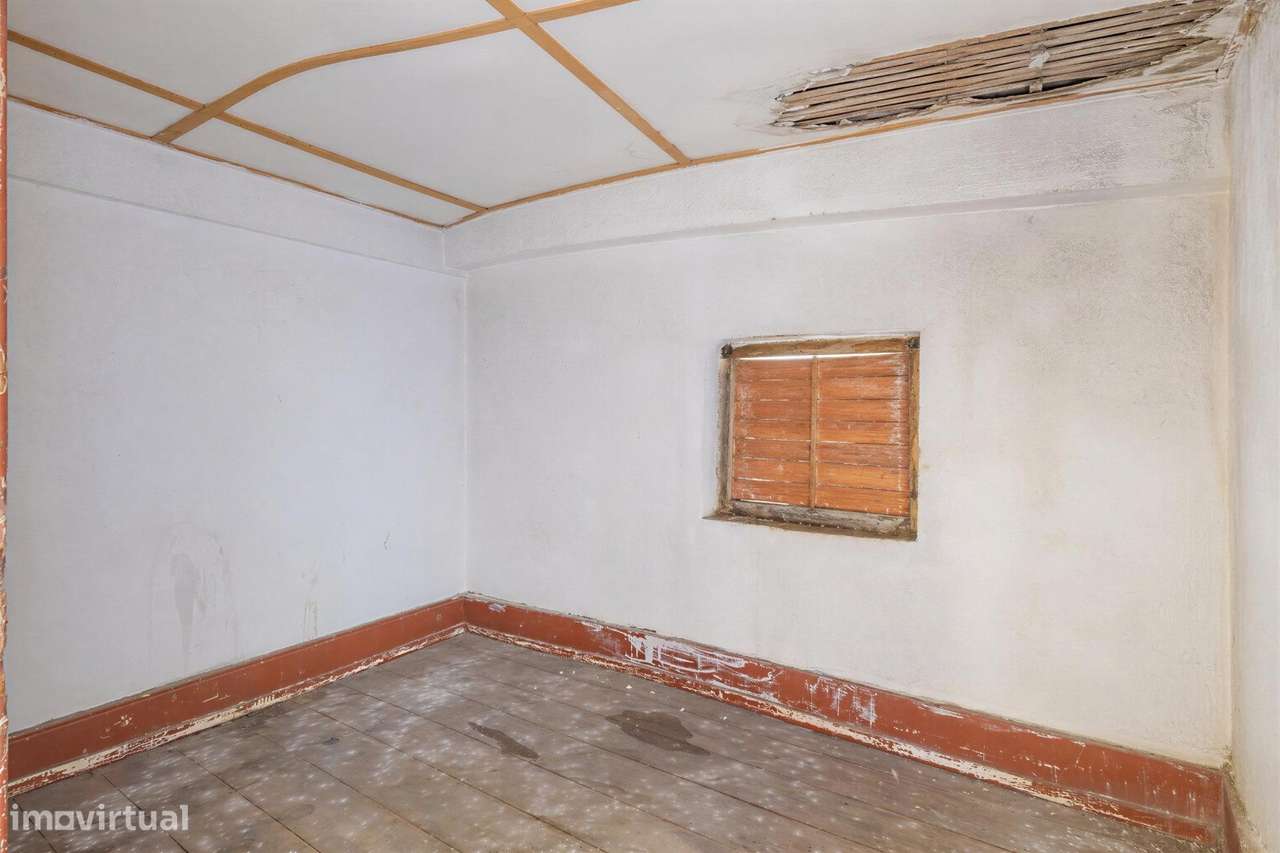 Casa Bifamiliar na Senhora da Hora | 185 m2 | Terreno com Cerca de...-13
