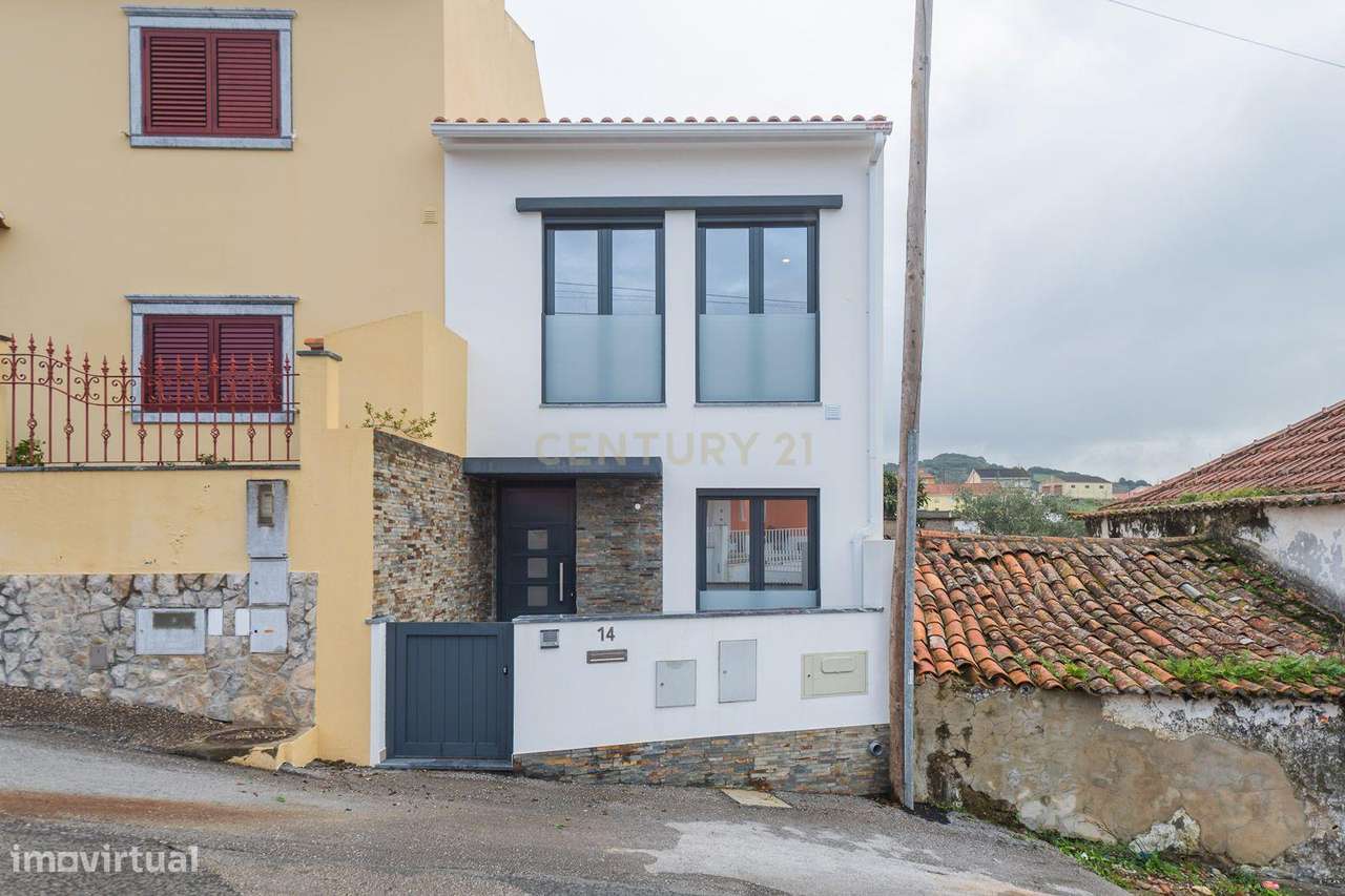 Moradia T3 localizada na aldeia de Cheleiros - Mafra-39