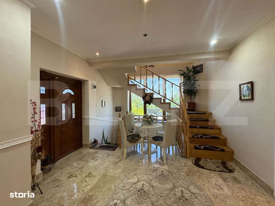 Vila de vanzare, cu 9 camere, 360 mp, zona Orastie - Imagine principală: 5/19
