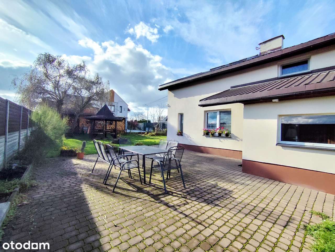 Dom przy ul. Katowickiej – idealny na działalność lub usługi!-17