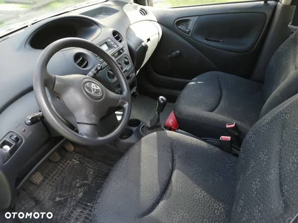 Toyota Yaris 1.0 Base - 8