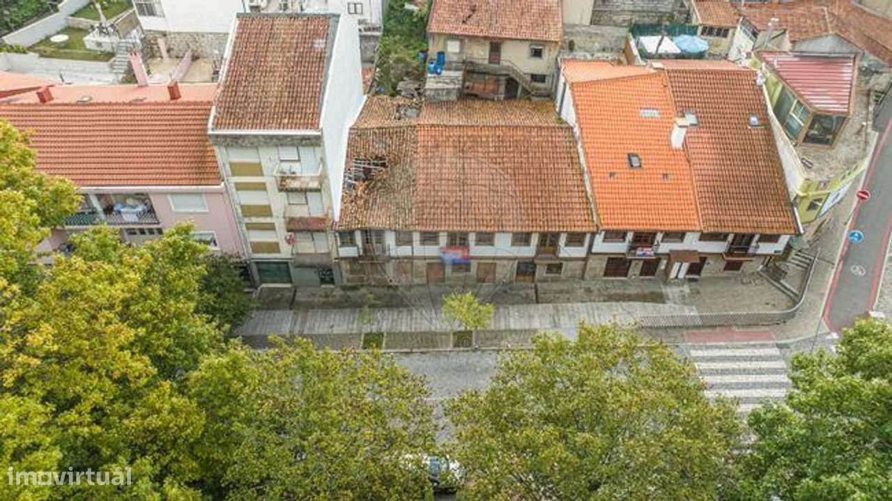 Prédio na zona histórica de Guimarães - Grande imagem: 3/14