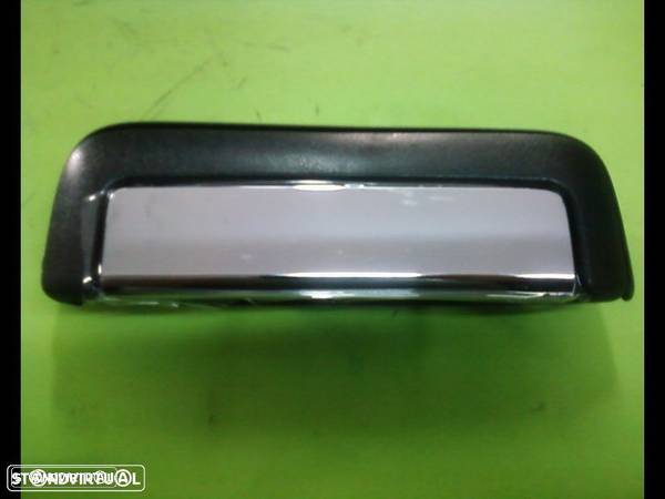 puxador tampa da mala Mitsubishi L200 1996-2005(NOVO) - 1