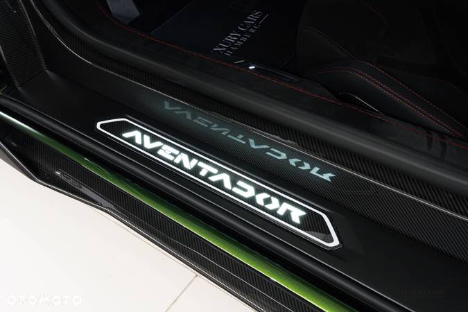 Lamborghini Aventador - 21