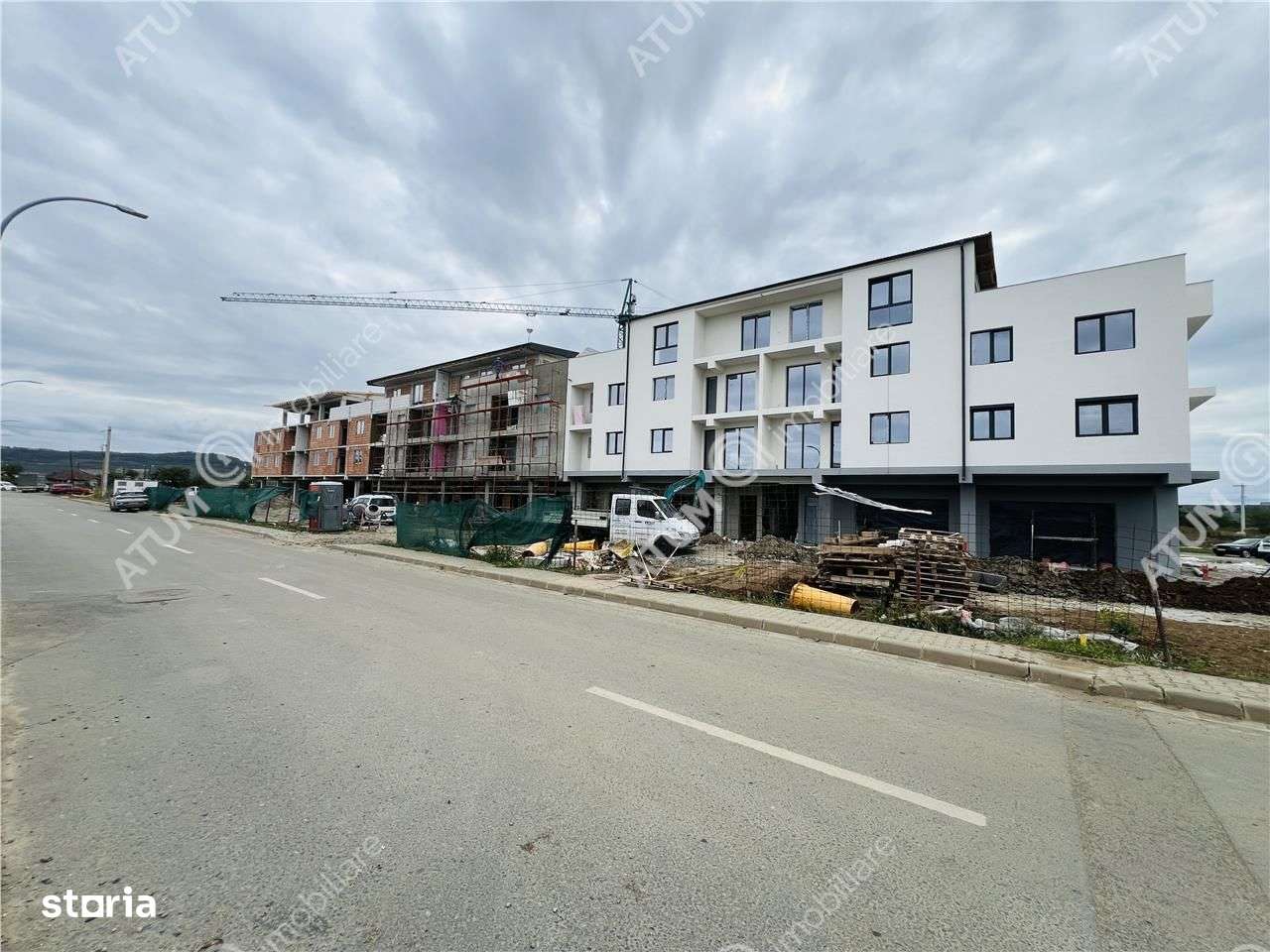 Apartament cu 3 camere si balcon etaj 1 in Selimbar zona Triajului - Imagine principală: 3/12