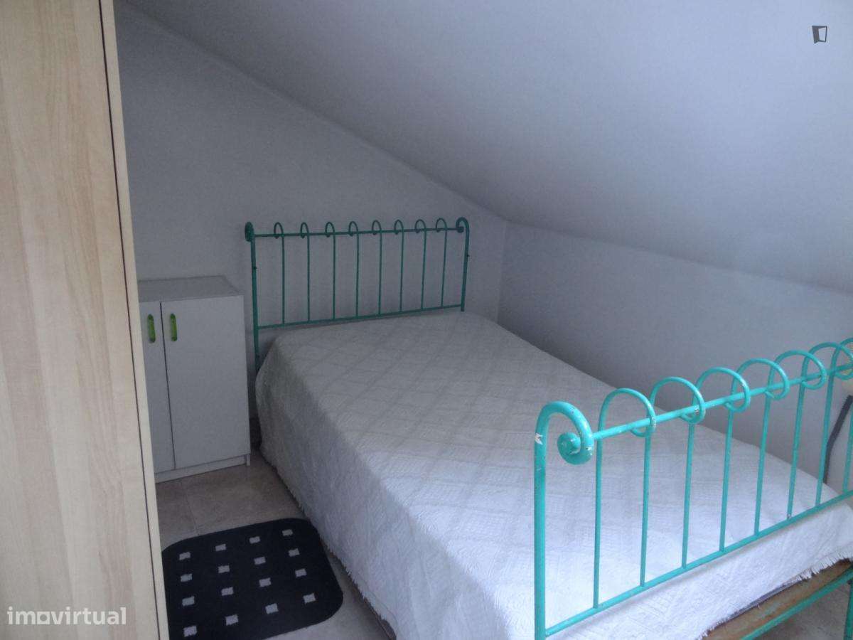 Quarto - localizado em Benfica Lisbon - Grande imagem: 3/10