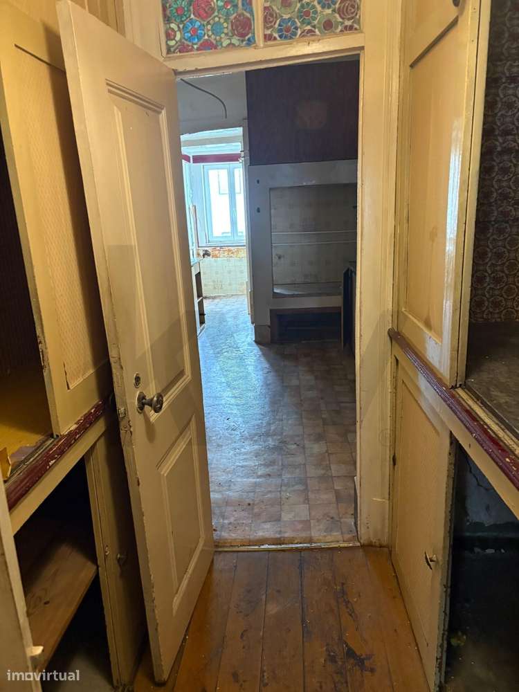 Apartamento T1 +1 para Remodelação no Príncipe Real- 2º andar - Grande imagem: 5/13