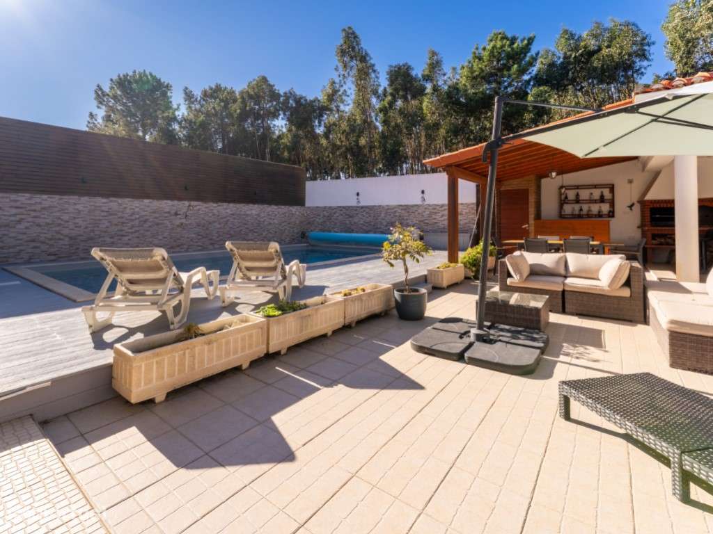 Moradia com Piscina, Jardim e Garagem no Nadadouro, Caldas da Rainha-28