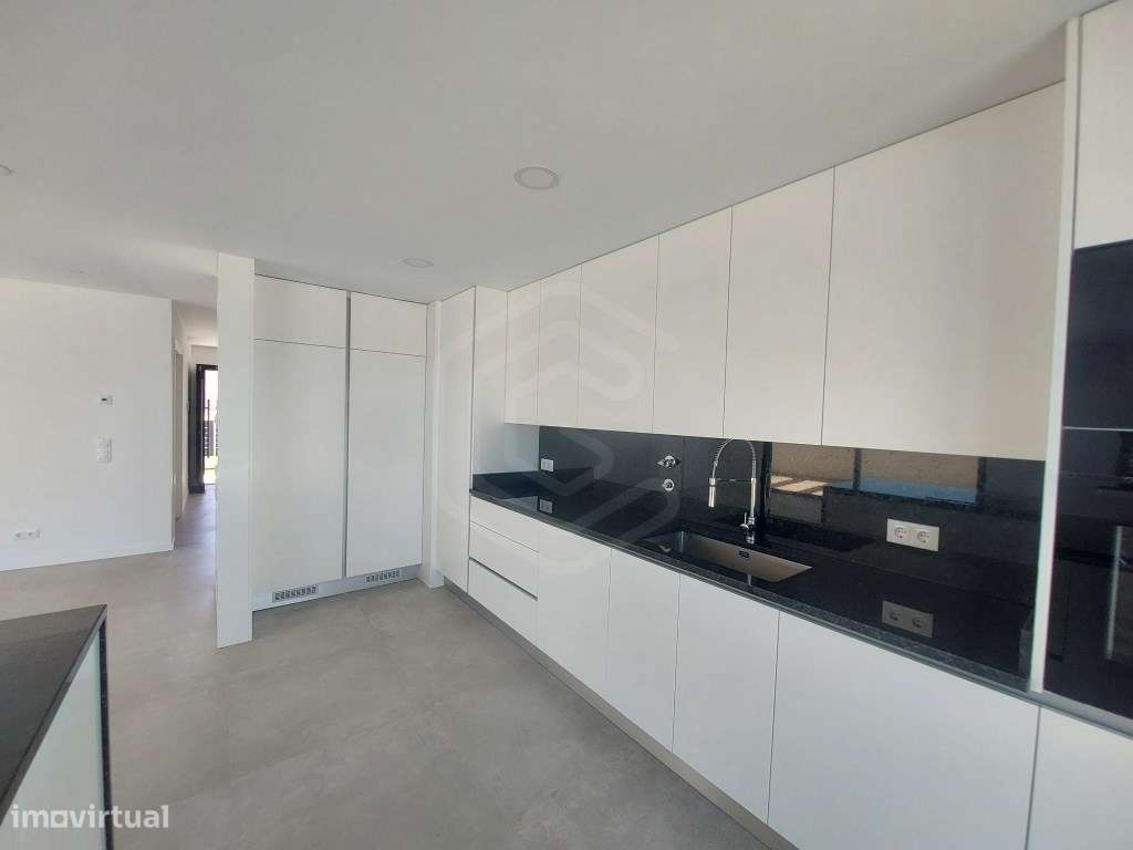 Moradia T3+1 localizada entre Portimão e Lagos, Algarve - Grande imagem: 4/47