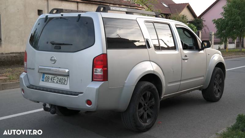 Nissan Pathfinder - 3