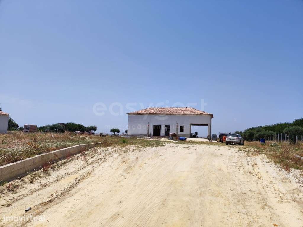 Moradia térrea em fase de construção situada em Fernão Pó - Grande imagem: 4/21