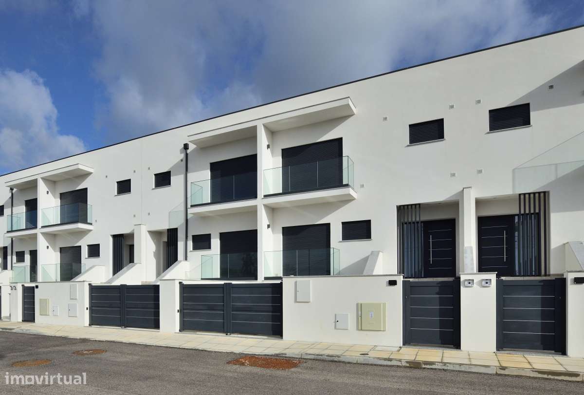 Moradia T4 c/ Certificação Energética A+ | Aveiras de Cima-2