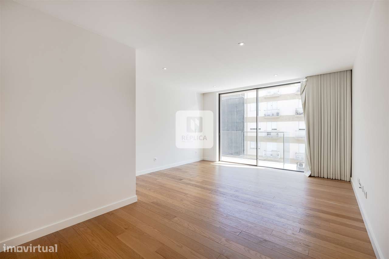 Apartamento T2 com Varandas junto ao cruzamento do Padrão da Légua - Grande imagem: 5/29