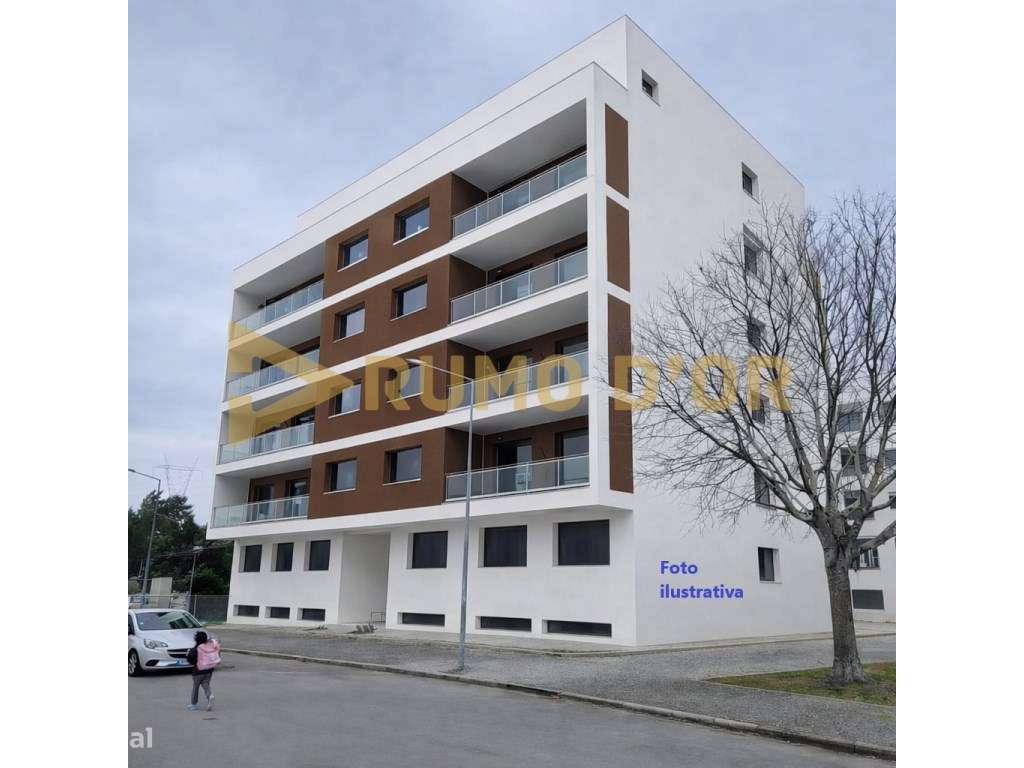 Apartamento T4 C/ varanda e parqueamento - Grande imagem: 4/4