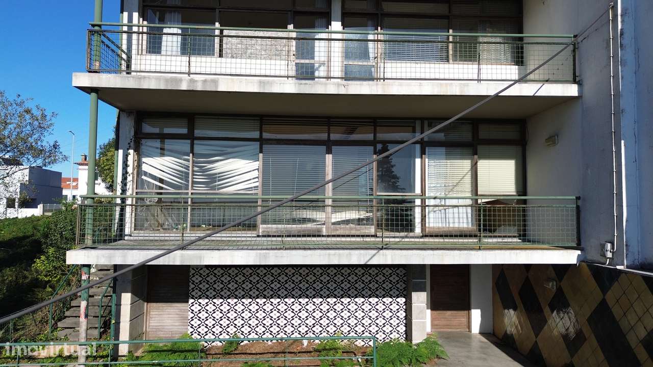 Moradia T3 com garagem e jardim no centro de Vila Nova de Gaia - Grande imagem: 2/8