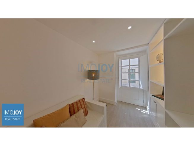 Apartamento T2 DUPLEX na Lapa, Recuperado, com Zona exterior-4