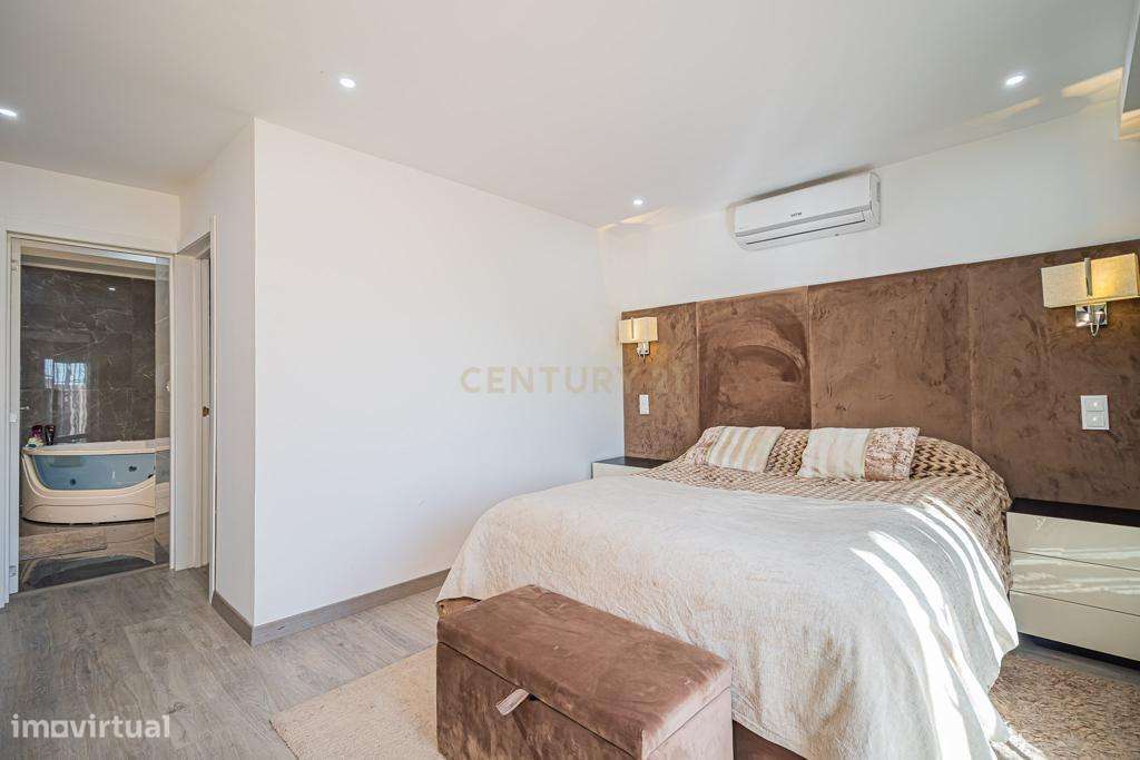 Moradia T6 com Vista para a Cidade em Loures-16