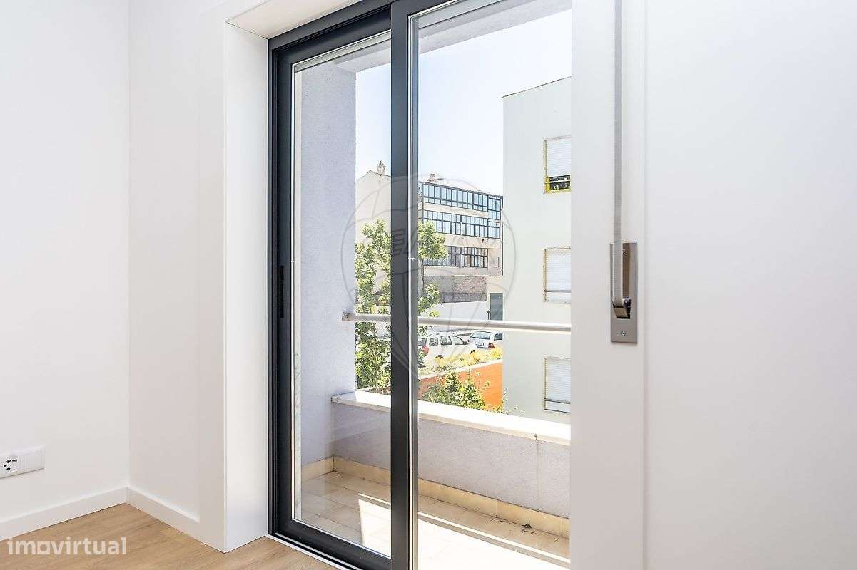 Apartamento T3 à venda em Camarate-11