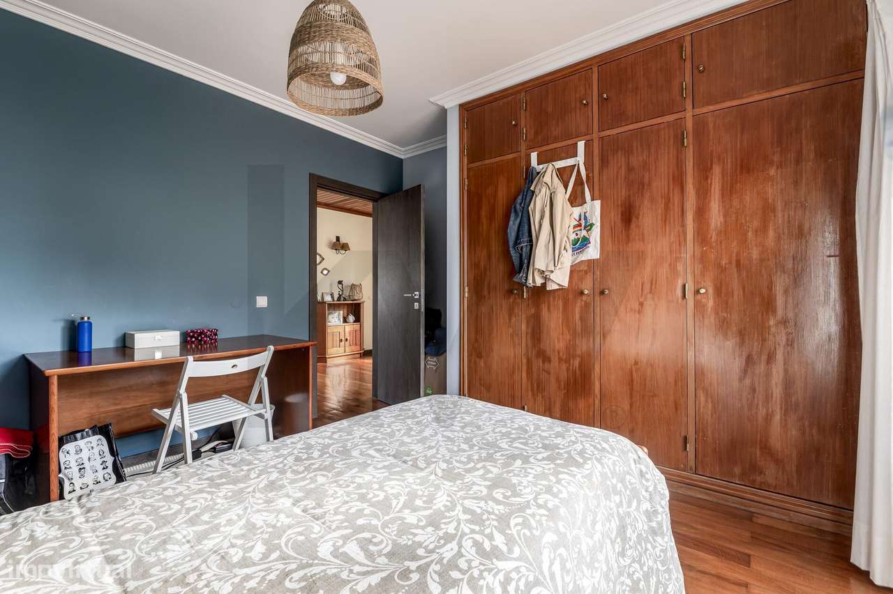 Moradia T4 Independente com Jardim – A 12 min a pé da Praia e 35 min d-40