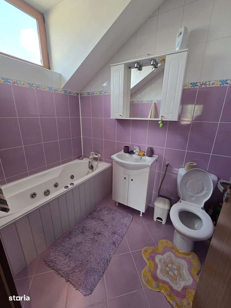 Casă Individuală cu 8 Camere și 4 Băi –  Ciarda Roșie - 375.000 Euro-14