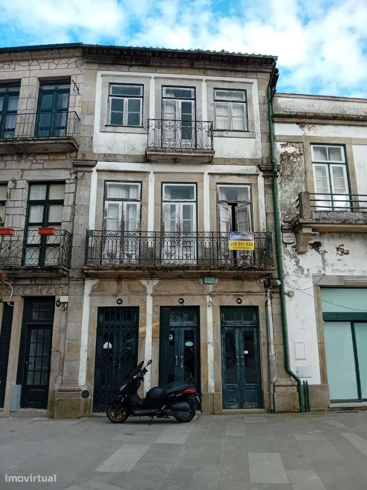 Prédio no centro histórico da vila de Ponte de Lima. - Grande imagem: 3/3