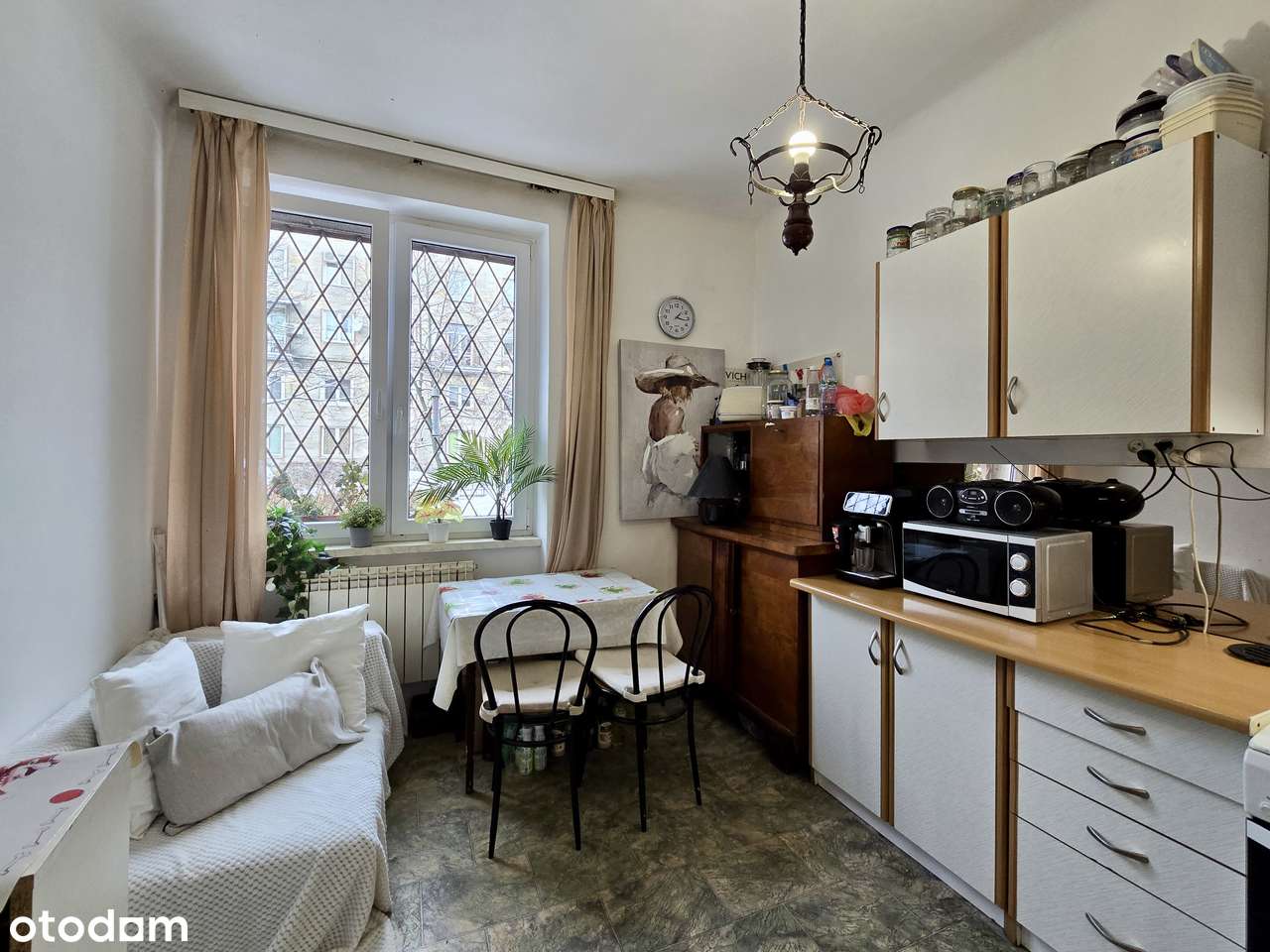 Kawalerka/2 pokoje | 35,49m2 | kamienica | Plac Hallera | parter |-1