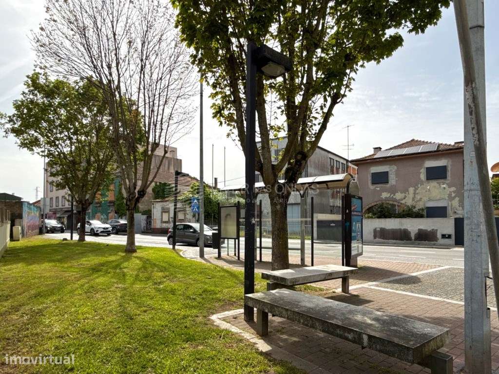 T2 Último Piso com Lareira e Lugar de Garagem | Pedras Rubras-28