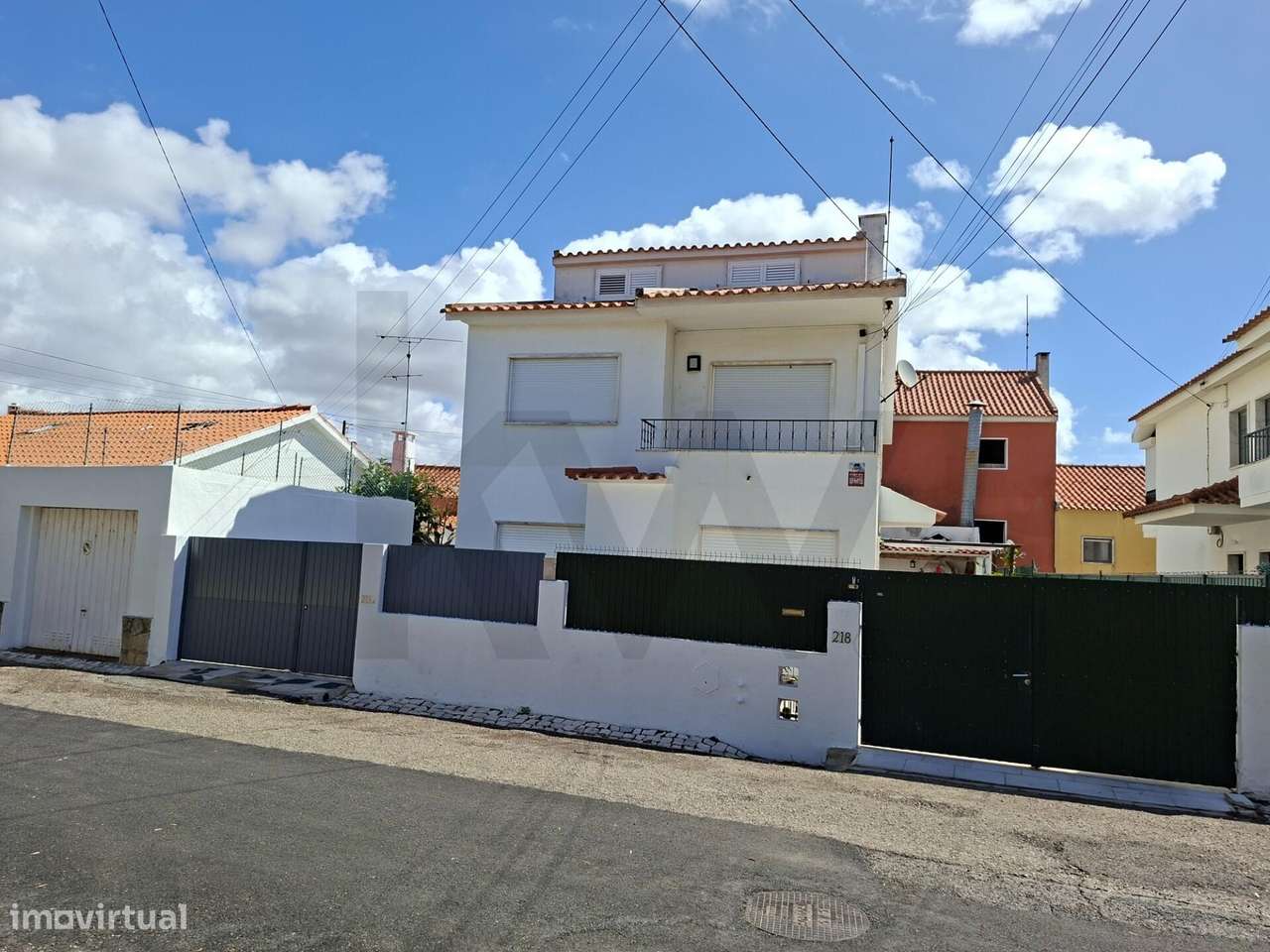 Esplêndido Andar de Moradia, renovado, com Estacionamento e Espaço Ext-32