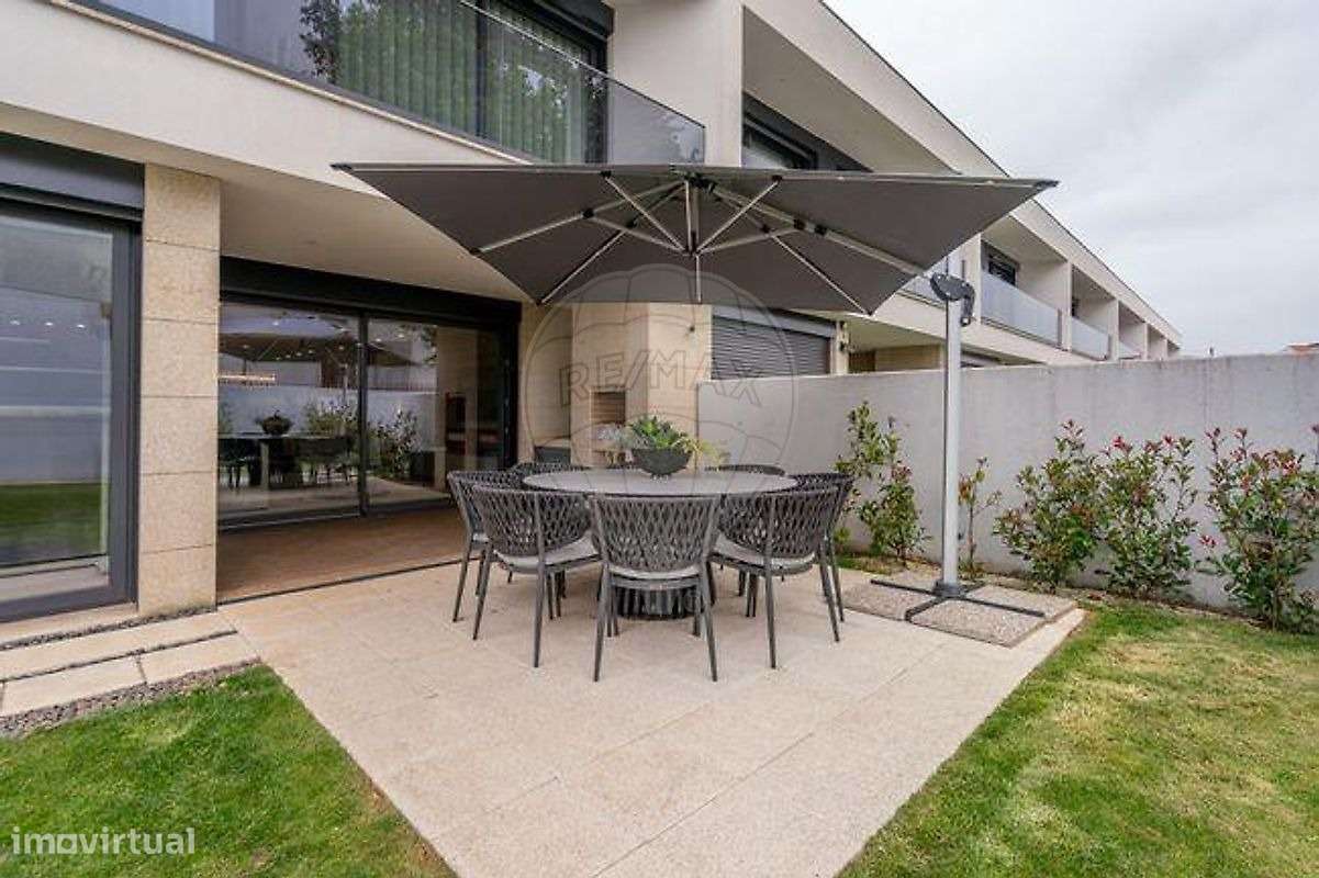 Moradia de Luxo T3+1 com Piscina Aquecida -300m da Praia em Matosinhos-38