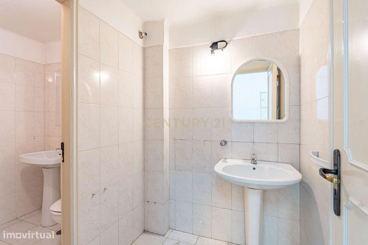 Loja para Venda em Odivelas – 91 m² | Junto ao Metro | Potencial para-12