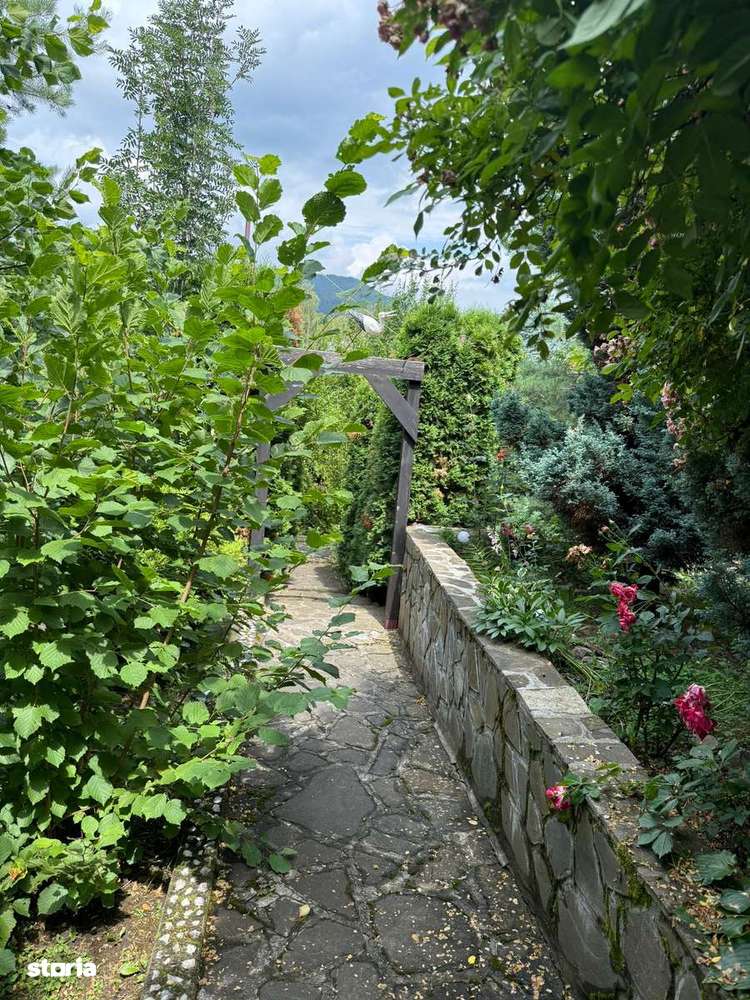 Pensiune 12 camere + casa 3 camere + terasa / curte 2000 / Breaza / - Imagine principală: 4/20