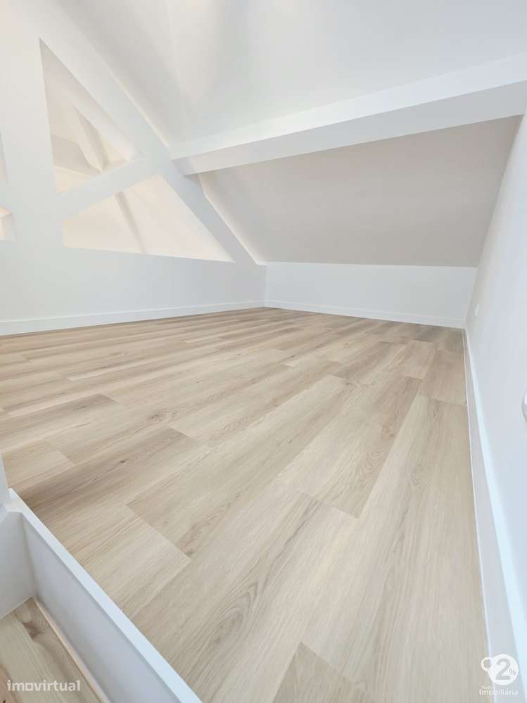 Moradia T0 Duplex totalmente remodelada no Bonfim-13