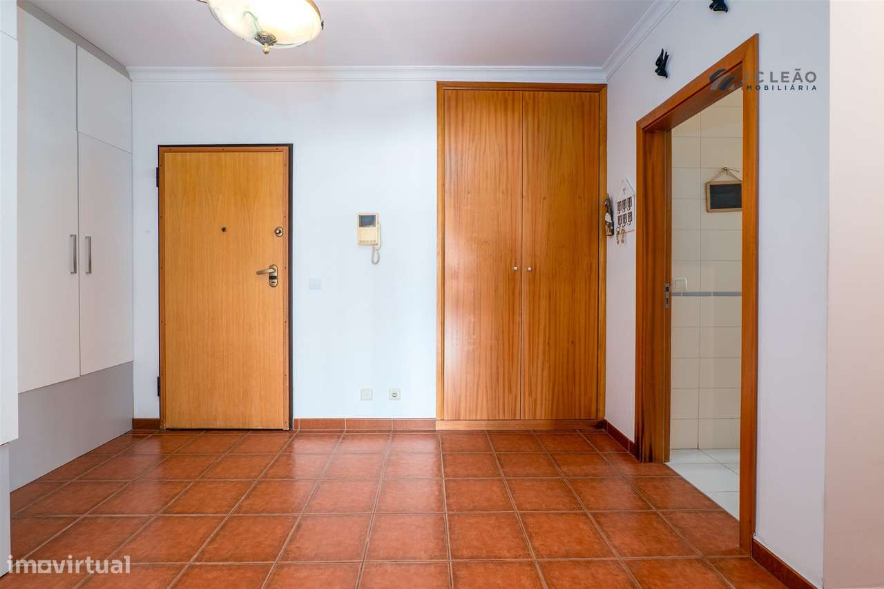 T3 com Excelente Exposição Solar no Coração de Paredes-6