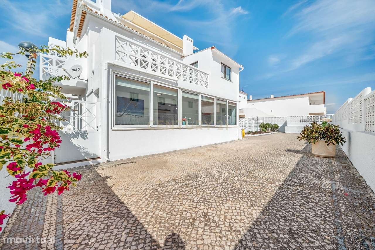 Apartamento T2 com terraços e piscina a 100 metros da praia da Oura –-23