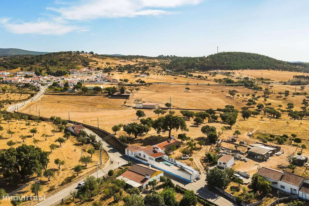 Monte Alentejano com 45 Hectares e Infraestruturas Agrícolas-1