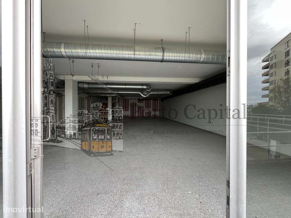 EXCELENTE LOJA PRONTA PARA RESTAURAÇÃO NO CORAÇAO DO PORTO - Grande imagem: 4/20