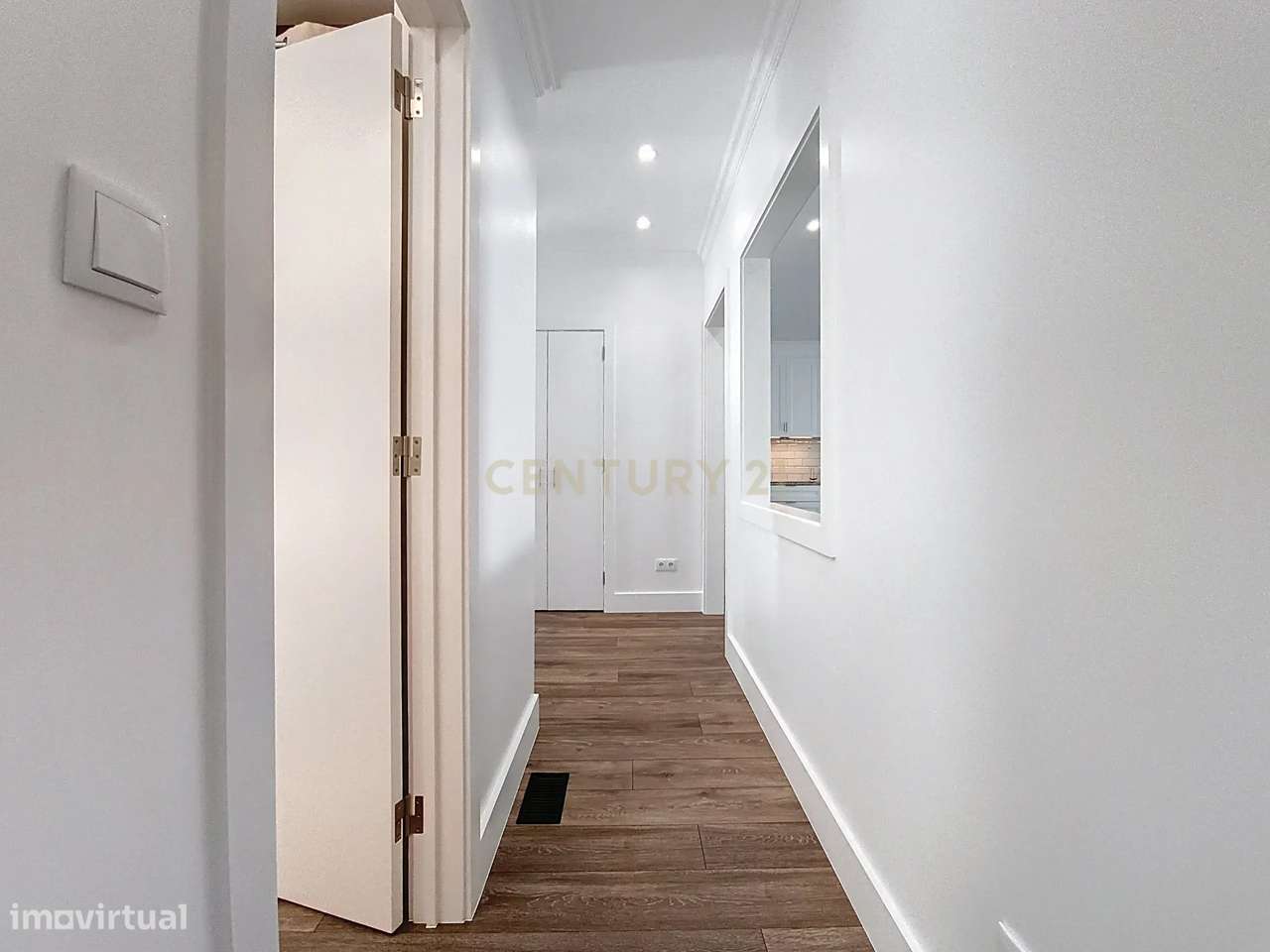 Moradia Moderna com Piscina + Apartamento Independente | Construção 20-20