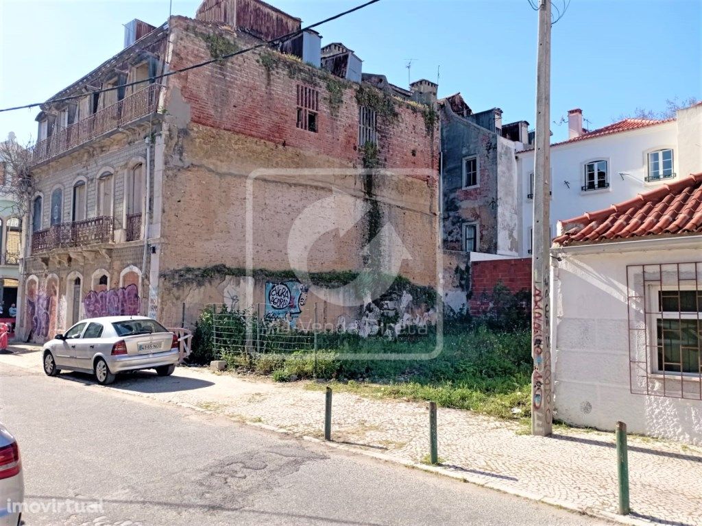 Lote de terreno no centro do Barreiro...