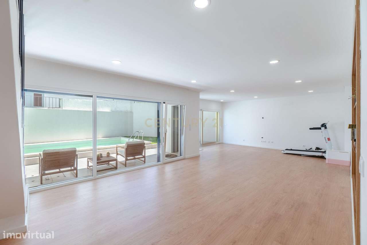 Moradia T3 + 2 com Piscina - Foros de Amora-29