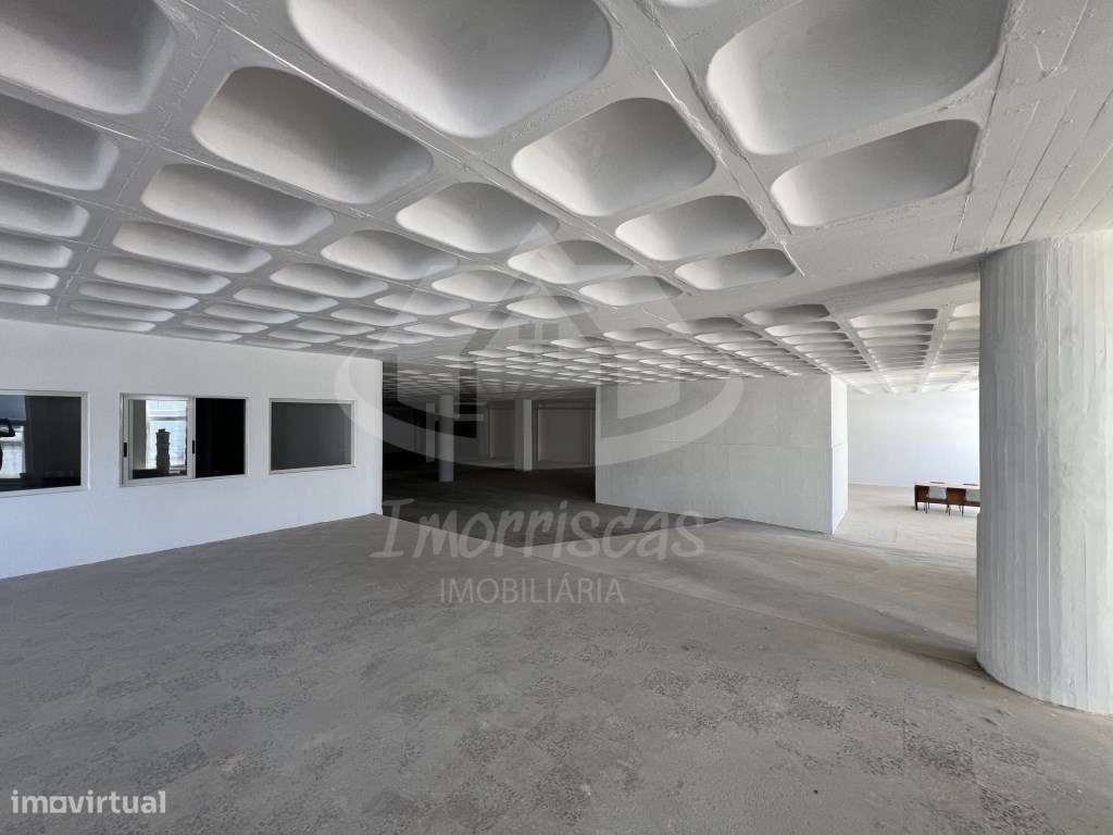 Armazém com 4.830 m², totalmente remodelado, localizado no Prior Velho - Grande imagem: 4/30