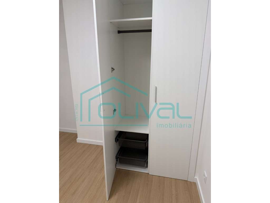 Alverca apartamento de Tipologia T3 totalmente renovado-36