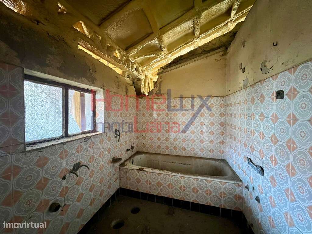 Terreno com Ruinas em Águas Santas-36