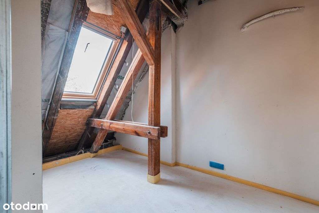 Dwupoziomowy apartament z własną przeszkloną wieżą-9