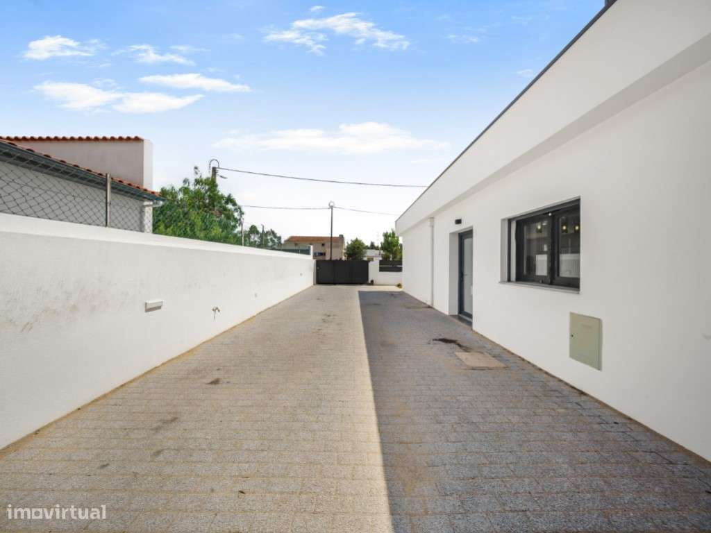 Moradia T3 Isolada com Piscina-36