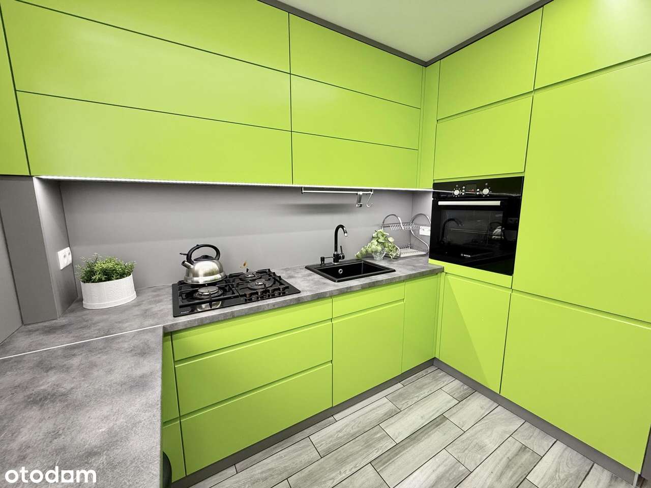 Duże mieszkanie przy ul. Koszyka na sprzedaż-10