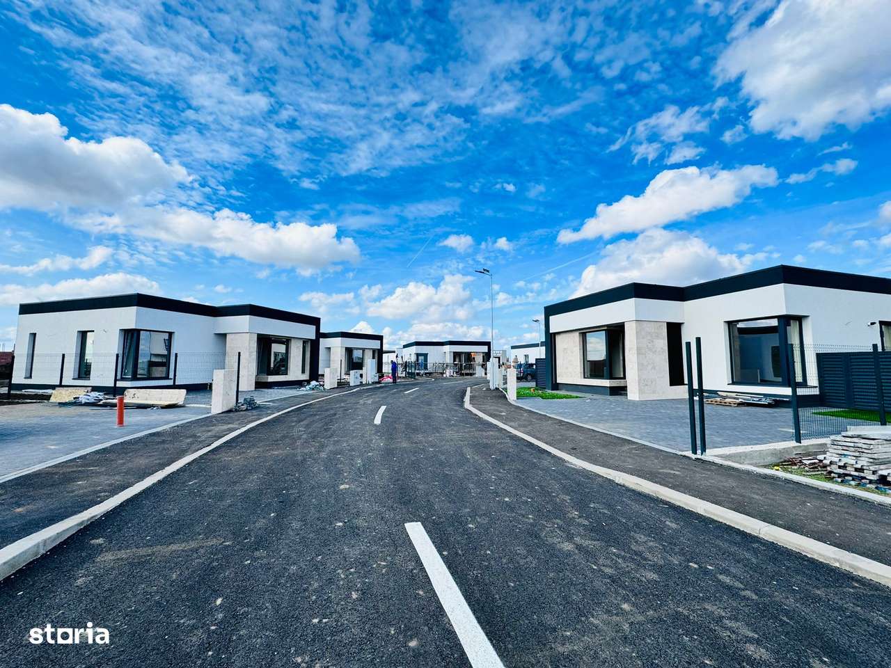 Casă de vânzare nouă în Comuna Berceni – teren 400 mp, drum asfaltat - Imagine principală: 3/13