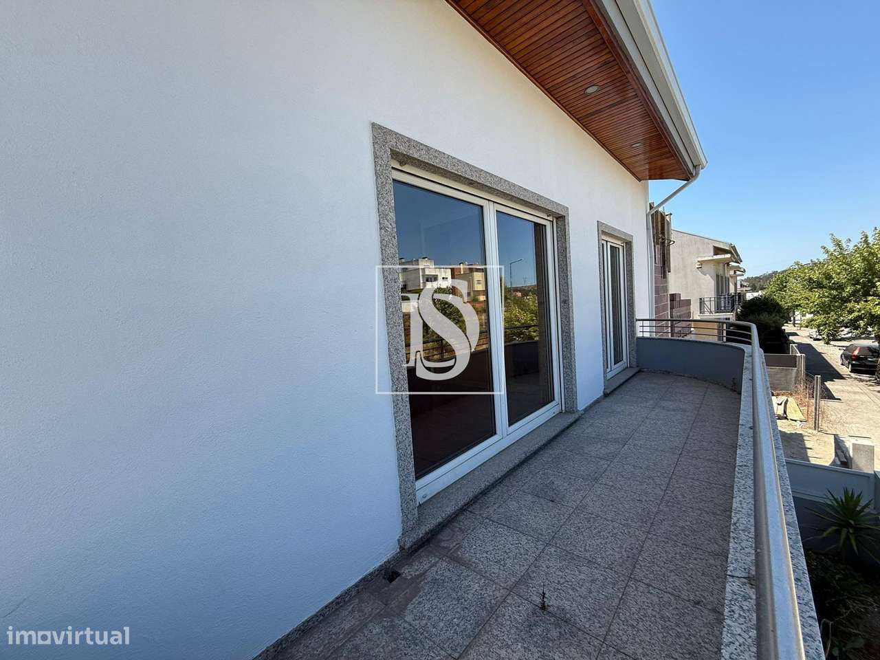 Moradia T4 de Luxo em Valongo com Jardim, Domótica e Acabamentos de Al-27