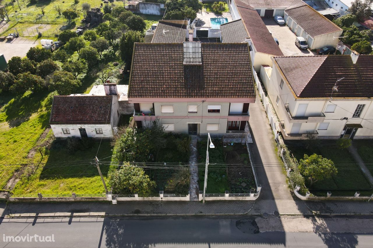 Prédio com garagens no Porto Alto, Samora Correia